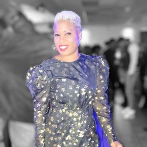 Meet your Posher, Monifa